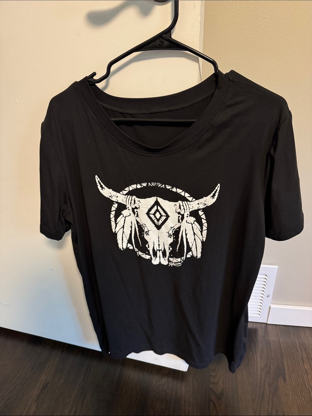 Amazon Black Short Sleeve Tee with White Buffalo Skull Graphic